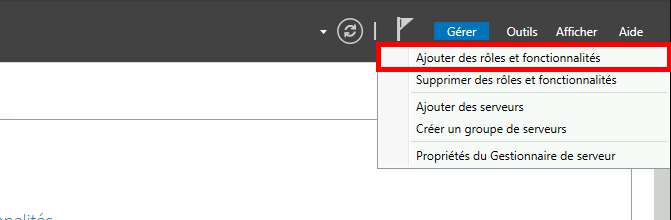 Capture d'écran du Gestionnaire de serveur sous Windows avec le menu Gérer ouvert et l'option « Ajouter des rôles et des fonctionnalités » en surbrillance.