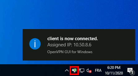 Notification de l'interface graphique OpenVPN indiquant que le client est désormais connecté avec une adresse IP attribuée, affichée dans la barre des tâches.