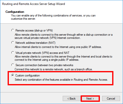 L'assistant de configuration du serveur de routage et d'accès distant montre l'option de configuration personnalisée sélectionnée, avec le bouton « Suivant » en surbrillance.